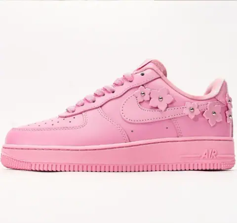 花朵装饰运动鞋 / Floral sneakers